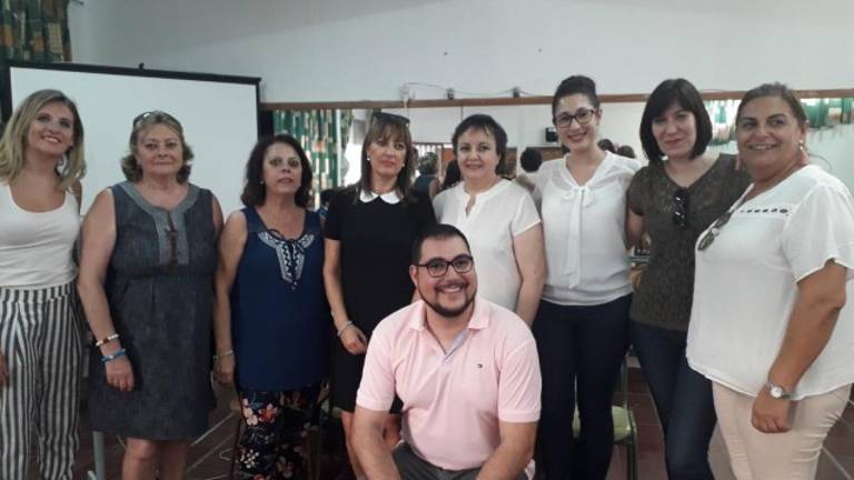 Charla sobre inmigración en la Asociación Vecinal Santa Marta Charla sobre inmigración en la Asociación Vecinal Santa Marta