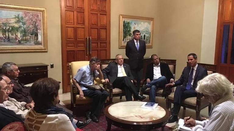 Juan Guaidó se reúne con exministros de Chávez Juan Guaidó se reúne con exministros de Chávez