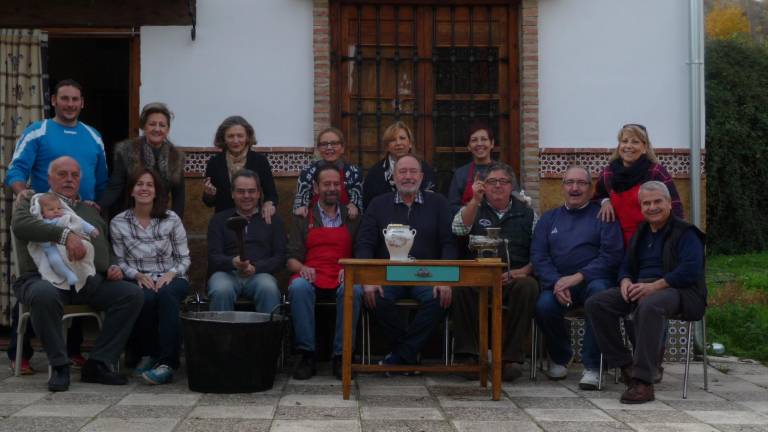 Un grupo de amigos celebra la “fiesta de la morcilla” en la finca Butrón Martínez Un grupo de amigos celebra la “fiesta de la morcilla” en la finca Butrón Martínez