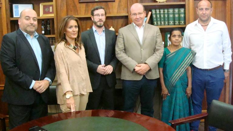 El alcalde ensalza la labor de la Fundación Vicente Ferrer de la India y la implicación de las empresas de Jaén El alcalde ensalza la labor de la Fundación Vicente Ferrer de la India y la implicación de las empresas de Jaén