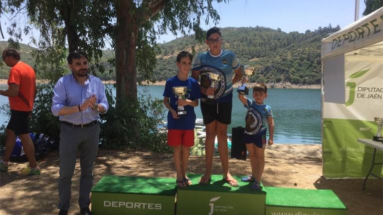 Sesenta participantes en la I Travesía a Nado por los pantanos de la provincia Sesenta participantes en la I Travesía a Nado por los pantanos de la provincia
