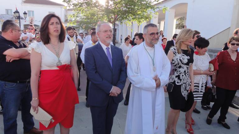Vivas al patrón de la fértil vega Vivas al patrón de la fértil vega