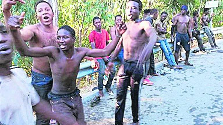 Detenidos diez migrantes por el salto “violento” a Ceuta en julio Detenidos diez migrantes por el salto “violento” a Ceuta en julio