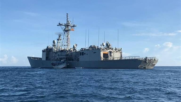 La fragata española “Navarra” caza a cinco piratas de Somalia La fragata española “Navarra” caza a cinco piratas de Somalia