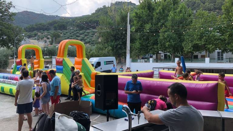 Asueto junto al Guadalbullón Asueto junto al Guadalbullón