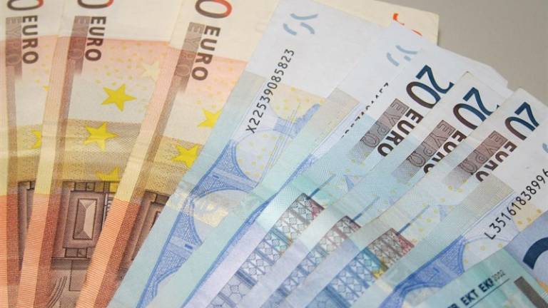 Un niño de 12 años devuelve un sobre con 2.000 euros que encontró en la calle Un niño de 12 años devuelve un sobre con 2.000 euros que encontró en la calle