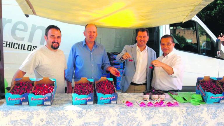 Las cerezas seducen a los iliturgitanos Las cerezas seducen a los iliturgitanos