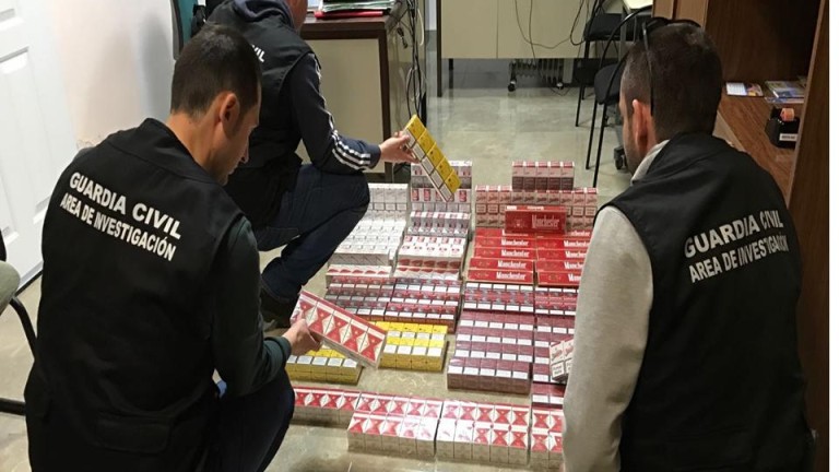 Desmantelan un punto de venta de tabaco de contrabando en Marmolejo