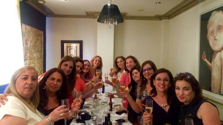 Antiguas alumnas se reencuentran en Linares Antiguas alumnas se reencuentran en Linares
