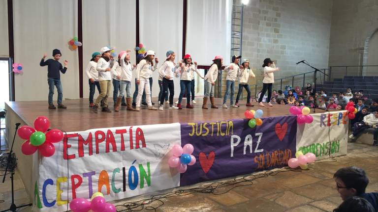 Escolares firman la paz Escolares firman la paz