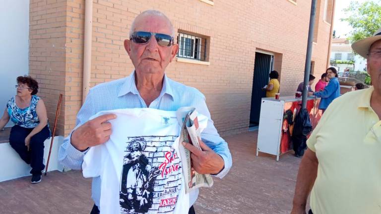 Una aldea unida a su patrón Una aldea unida a su patrón