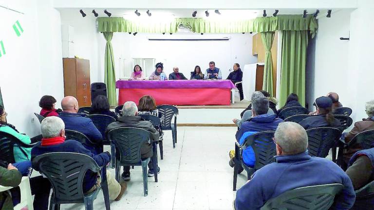 Protesta en la A-315 contra la “macrogranja” de cerdos