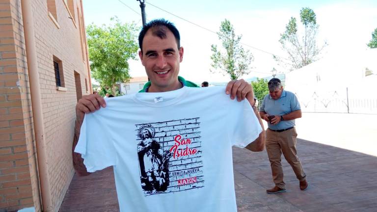 Una aldea unida a su patrón Una aldea unida a su patrón