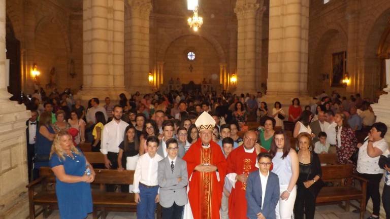 El obispo visita Huelma por primera vez El obispo visita Huelma por primera vez