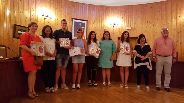 El Ayuntamiento reconoce el esfuerzo de sus estudiantes El Ayuntamiento reconoce el esfuerzo de sus estudiantes