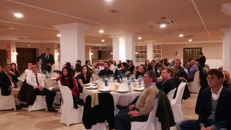 Una cena popular llena de homenajes Una cena popular llena de homenajes