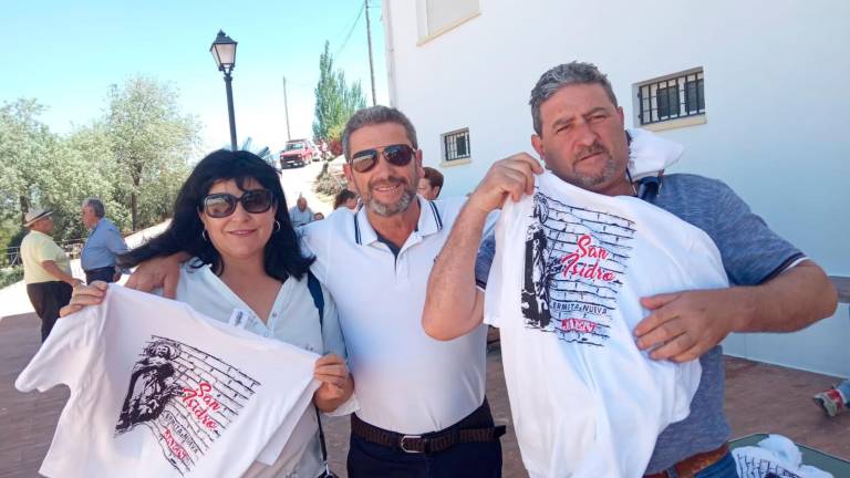 Una aldea unida a su patrón Una aldea unida a su patrón