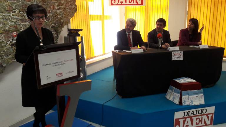 El Premio de Novela Corta llega a manos de su autora El Premio de Novela Corta llega a manos de su autora