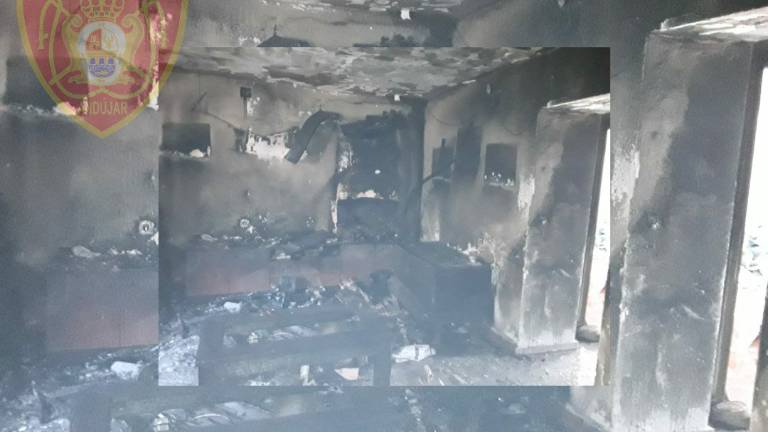 Un incendio calcina una casa en Marmolejo Un incendio calcina una casa en Marmolejo