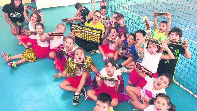 Una acampada y una olimpiada muy diferentes Una acampada y una olimpiada muy diferentes