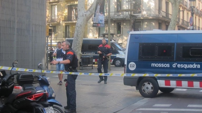 El alcalde lamenta el atentado en Barcelona y condena la “barbarie terrorista”
