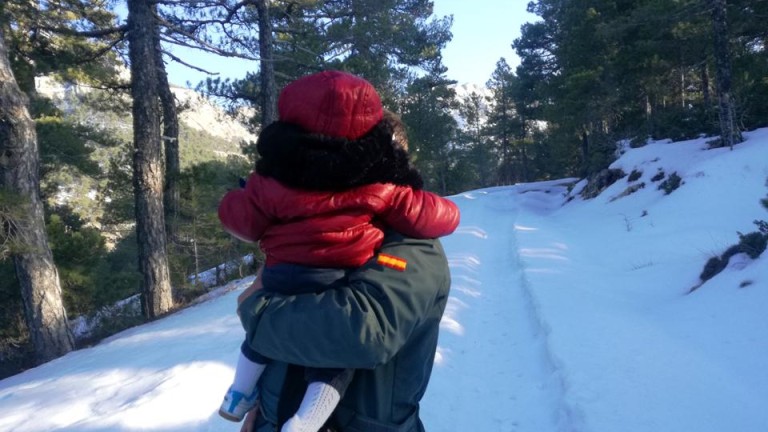 La Guardia Civil rescata a pie en Cazorla a una familia atrapada en la nieve