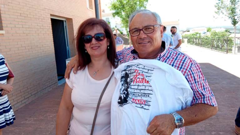 Una aldea unida a su patrón Una aldea unida a su patrón