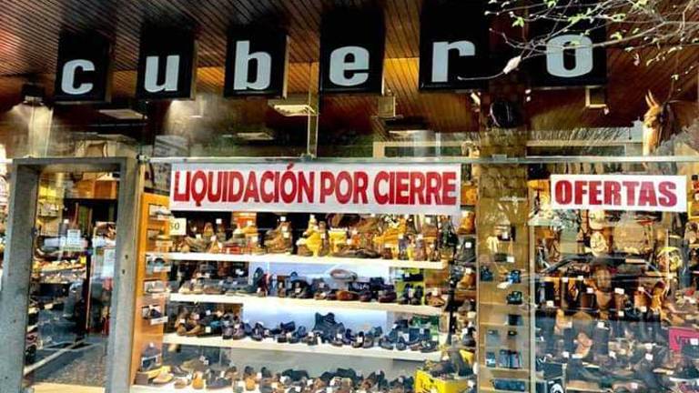 Algunos comercios de la capital al borde de bajar las persianas