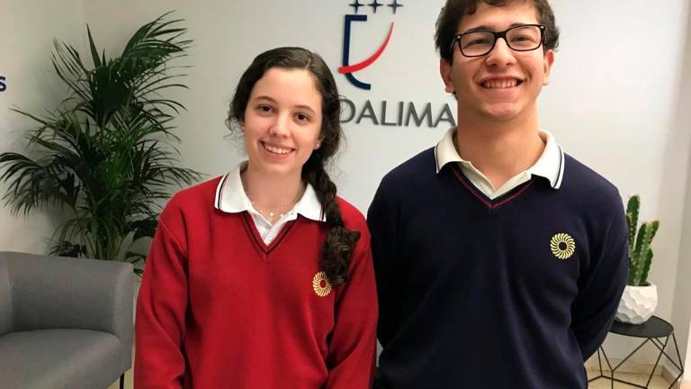 “Campeones” en Economía y Química “Campeones” en Economía y Química