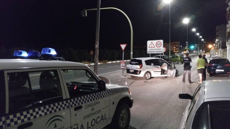 Estrella su taxi para evitar ser agredido con arma blanca Estrella su taxi para evitar ser agredido con arma blanca