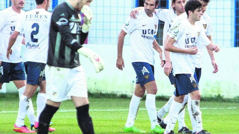 Un revés que destapa las carencias del Linares Un revés que destapa las carencias del Linares