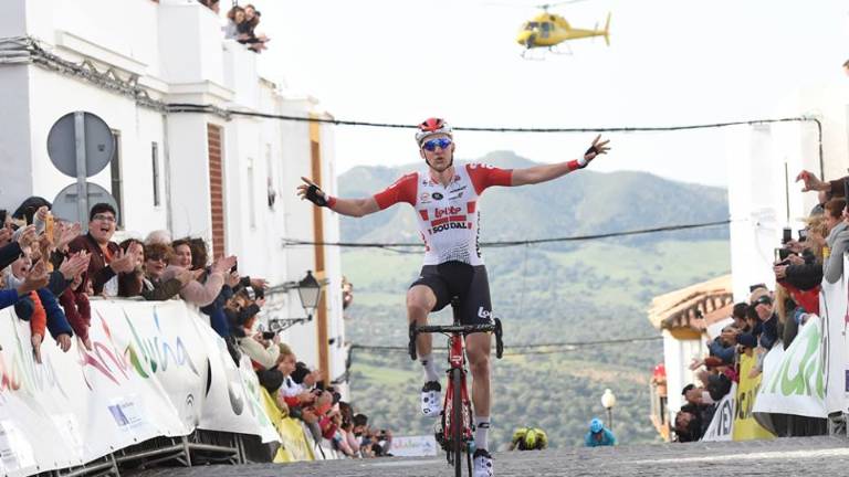 Tim Wellens es un ciclón en los adoquines