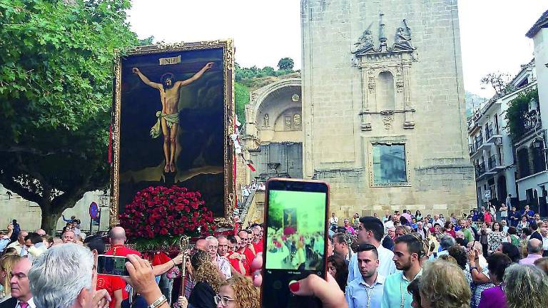 Devoción y fervor en torno al Cristo del Consuelo Devoción y fervor en torno al Cristo del Consuelo