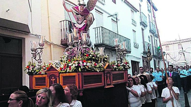 El buen ambiente y la alta participación marcan las celebración de San Miguel