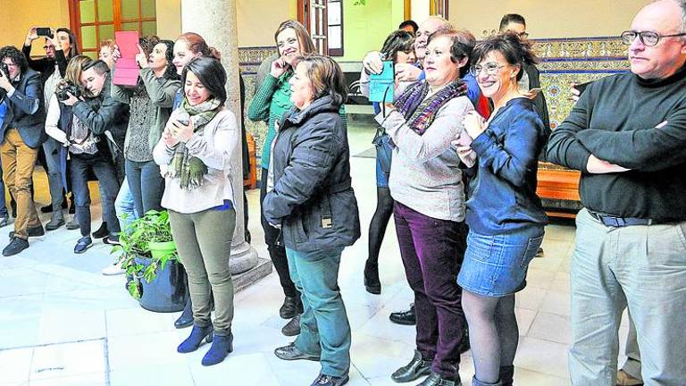 Una plantilla cercana a la gente Una plantilla cercana a la gente