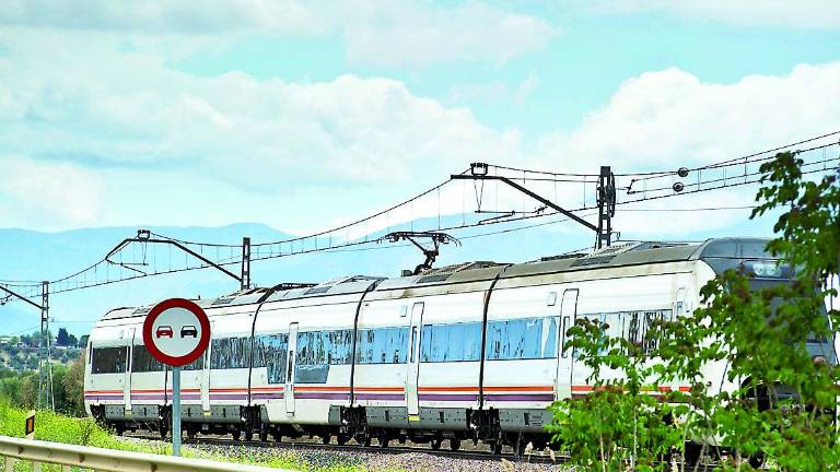 1.015 días sin poder viajar en tren desde Jaén a Granada 1.015 días sin poder viajar en tren desde Jaén a Granada