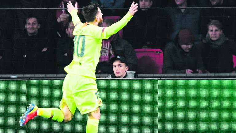 El Barça es primero sin brillar El Barça es primero sin brillar
