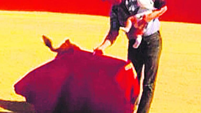 Los toreros sacan a sus niños Los toreros sacan a sus niños