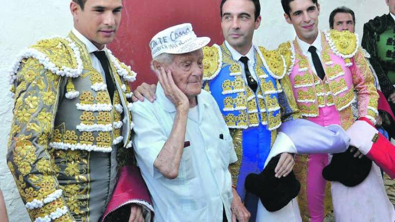 Canito, el fotógrafo que inmortalizó a Manolete Canito, el fotógrafo que inmortalizó a Manolete