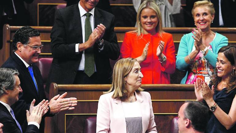 El PP y C’s aúpan a Ana Pastor a la Presidencia de la Cámara Baja El PP y C’s aúpan a Ana Pastor a la Presidencia de la Cámara Baja