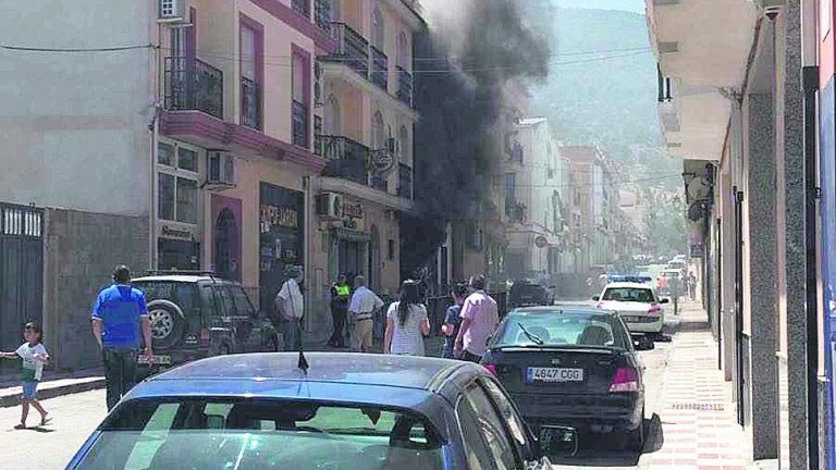 Dos incendios sin heridos en un día en Mancha Real y Monte Lope