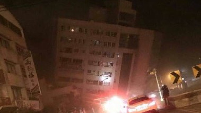 Un terremoto de 6,4 derriba un hotel y varios edificios en Taiwán