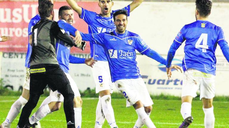 Fiesta azulilla en La Roda con otro gol de Víctor Curto Fiesta azulilla en La Roda con otro gol de Víctor Curto
