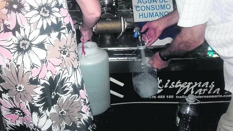 El agua de El Condado “no es apta” para el consumo humano