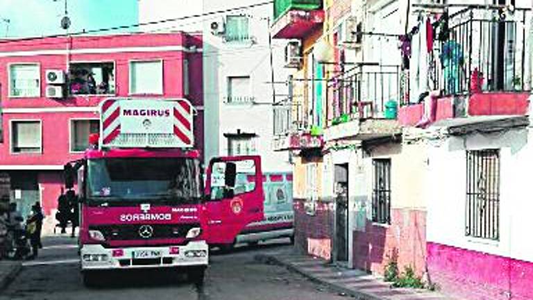 Tres vecinos atendidos por un fuego en Bailén