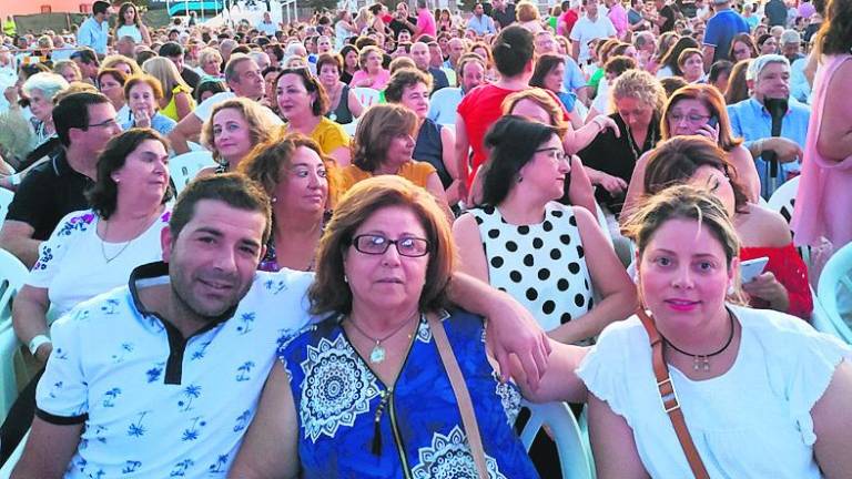 Y la gran noche llegó con la voz del descomunal Raphael Y la gran noche llegó con la voz del descomunal Raphael