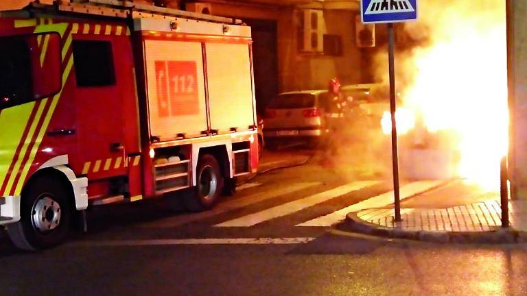 Tres contenedores quemados en una noche Tres contenedores quemados en una noche