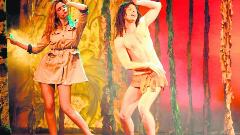“Tarzán” deleita al público que llena el teatro Cervantes “Tarzán” deleita al público que llena el teatro Cervantes