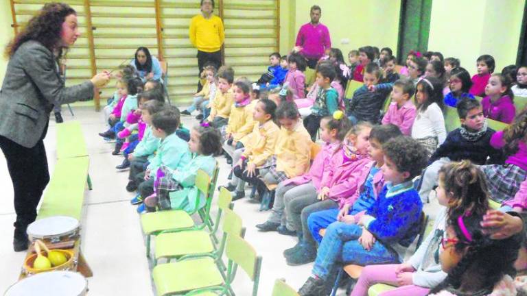 Los niños aprenden a amar la música con Lucía Marín