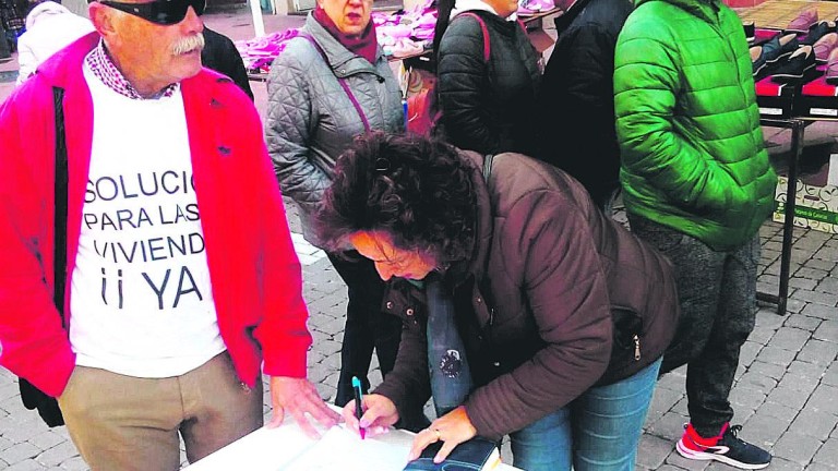 Recogida de alrededor de 2.000 firmas en Pozo Alcón